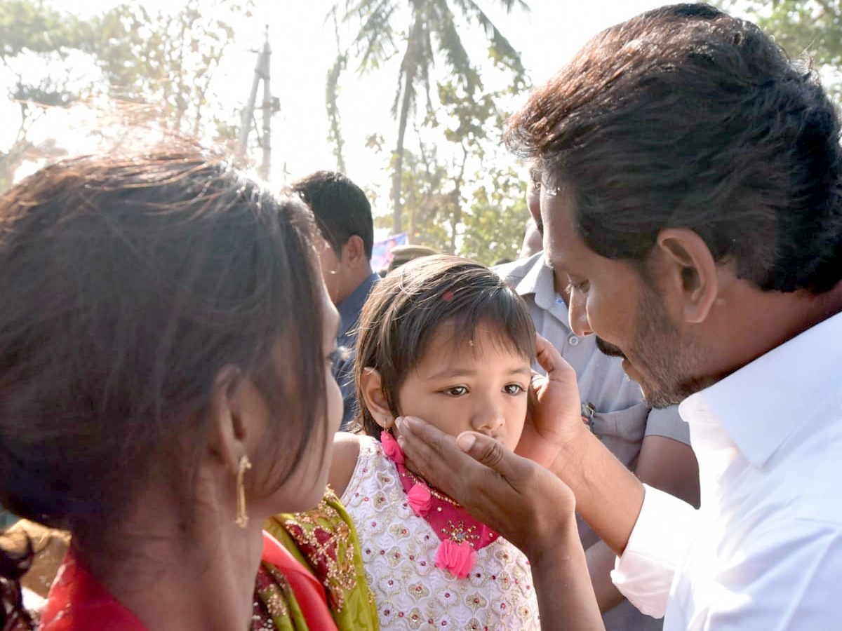 YS Jagan PrajaSankalpaYatra Day 306th Photo Gallery - Sakshi10