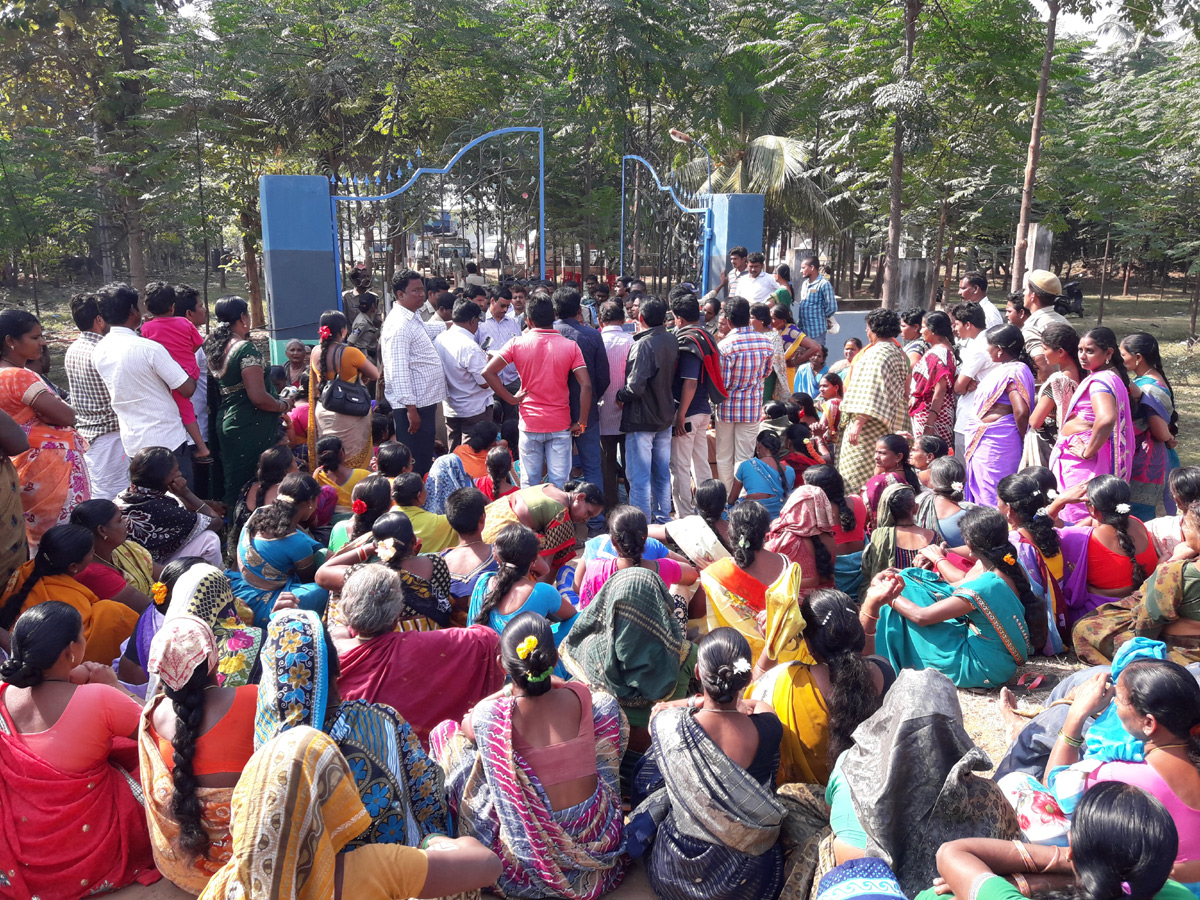 police attacks midday meals workers visakhapatnam photo Gallery - Sakshi9