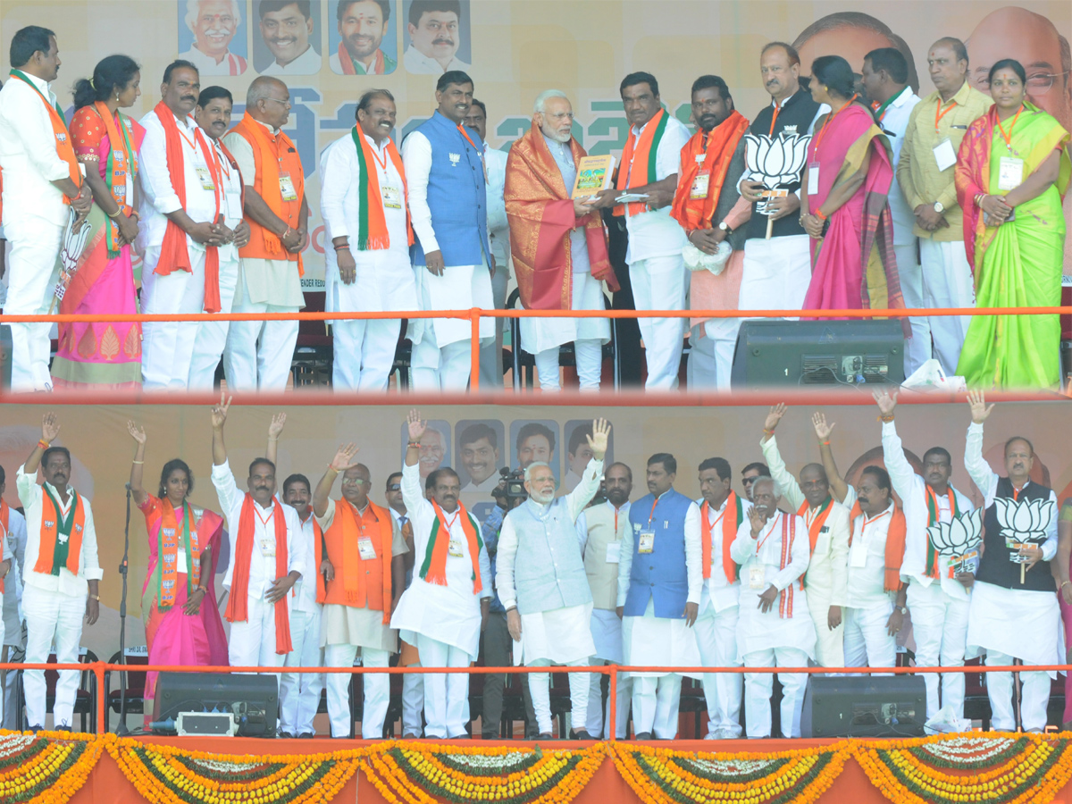 pm Narendra modi addresses public meeting in nizamabad and mahabubnagar photo Gallery  - Sakshi10