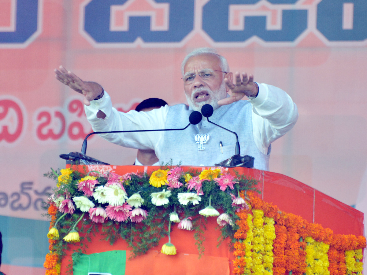 pm Narendra modi addresses public meeting in nizamabad and mahabubnagar photo Gallery  - Sakshi12