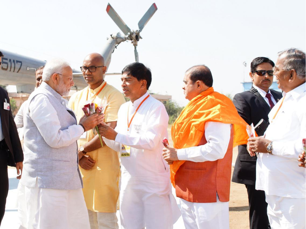 pm Narendra modi addresses public meeting in nizamabad and mahabubnagar photo Gallery  - Sakshi2