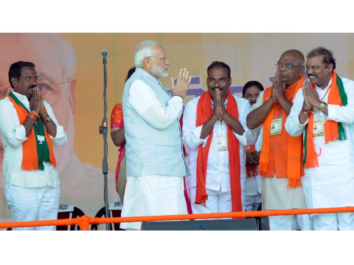 pm Narendra modi addresses public meeting in nizamabad and mahabubnagar photo Gallery  - Sakshi9