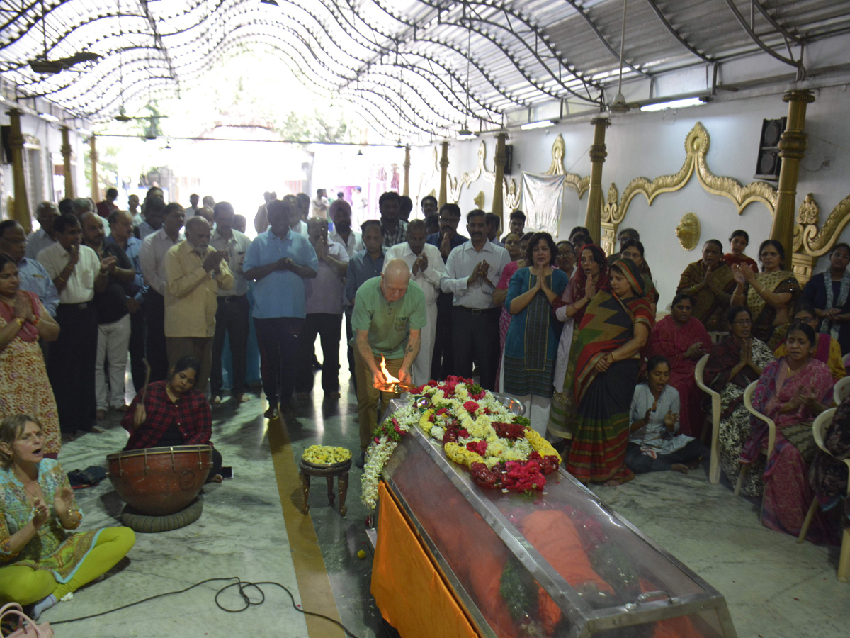 Bala Sai Baba passes away in Hyderabad Photo Gallery - Sakshi9