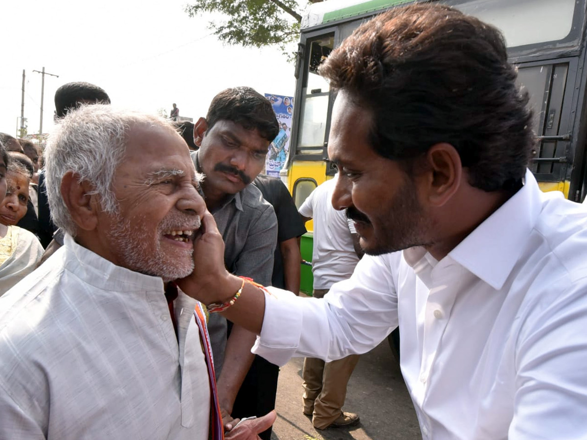 YS Jagan PrajaSankalpaYatra Day 308th Photo Gallery - Sakshi3