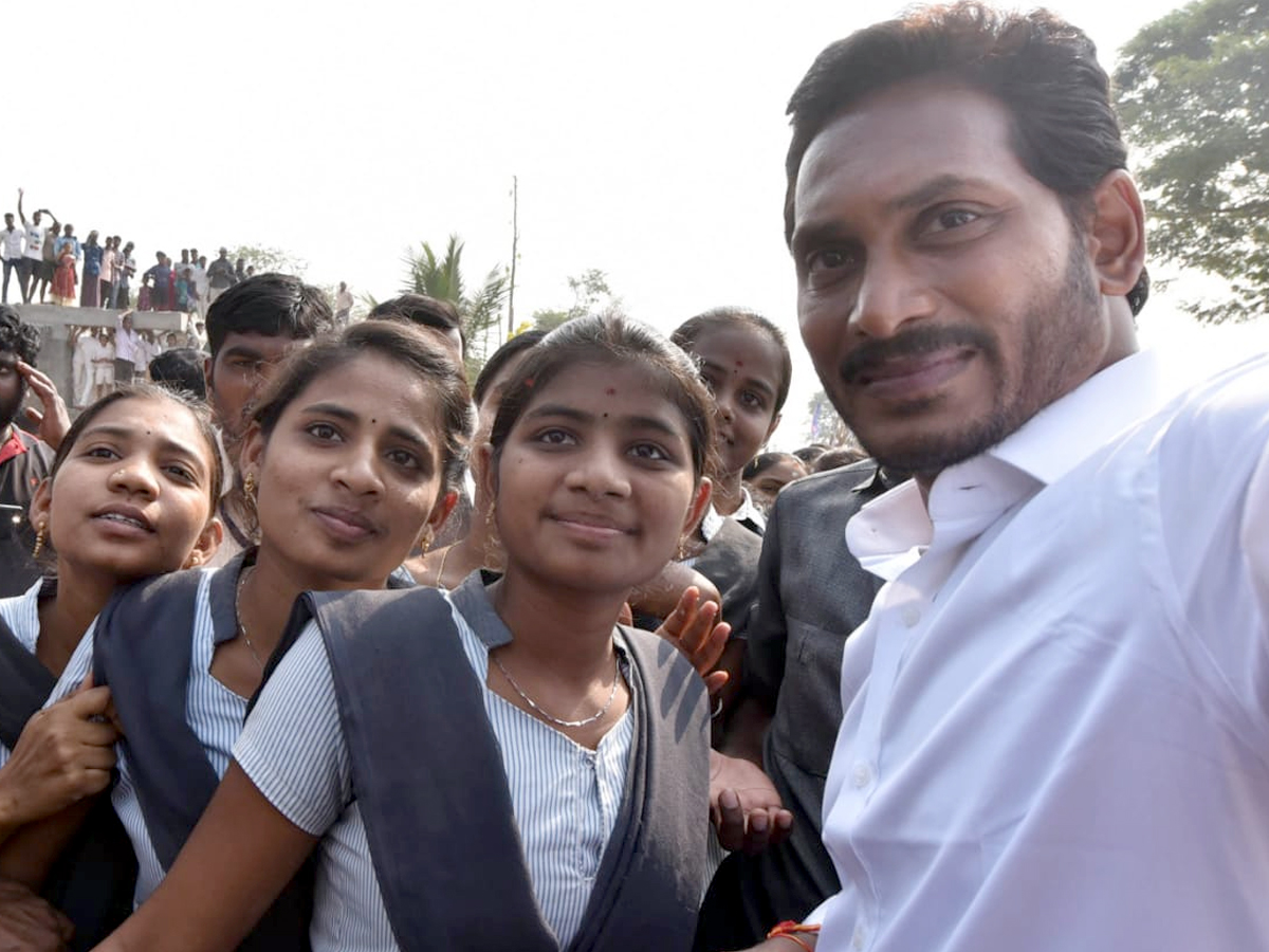 YS Jagan PrajaSankalpaYatra Day 308th Photo Gallery - Sakshi10