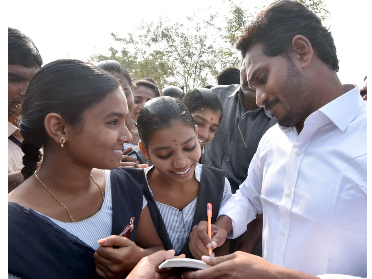 YS Jagan PrajaSankalpaYatra Day 308th Photo Gallery - Sakshi11