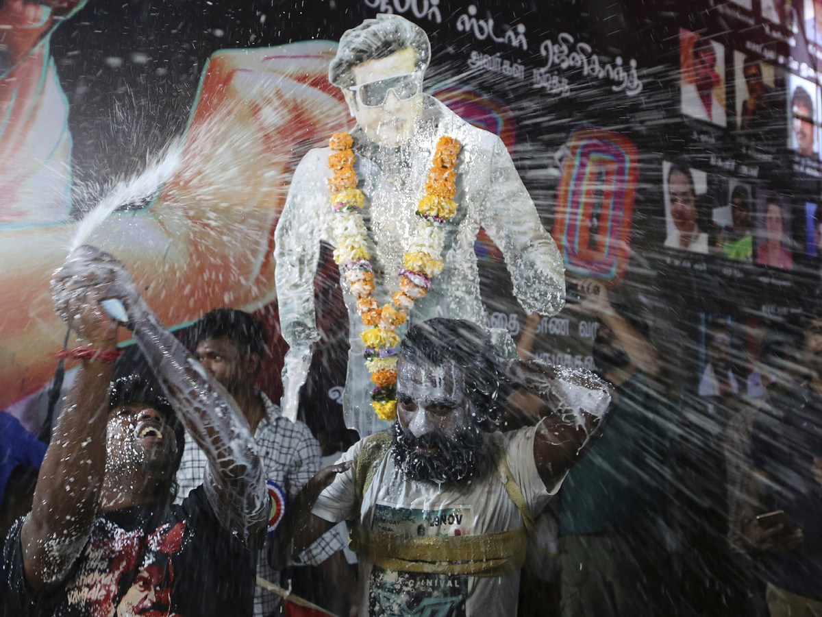 Rajinikanth Fans Celebrate the release of 2.0 Photo Gallery - Sakshi14