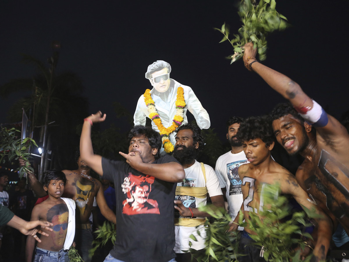 Rajinikanth Fans Celebrate the release of 2.0 Photo Gallery - Sakshi9