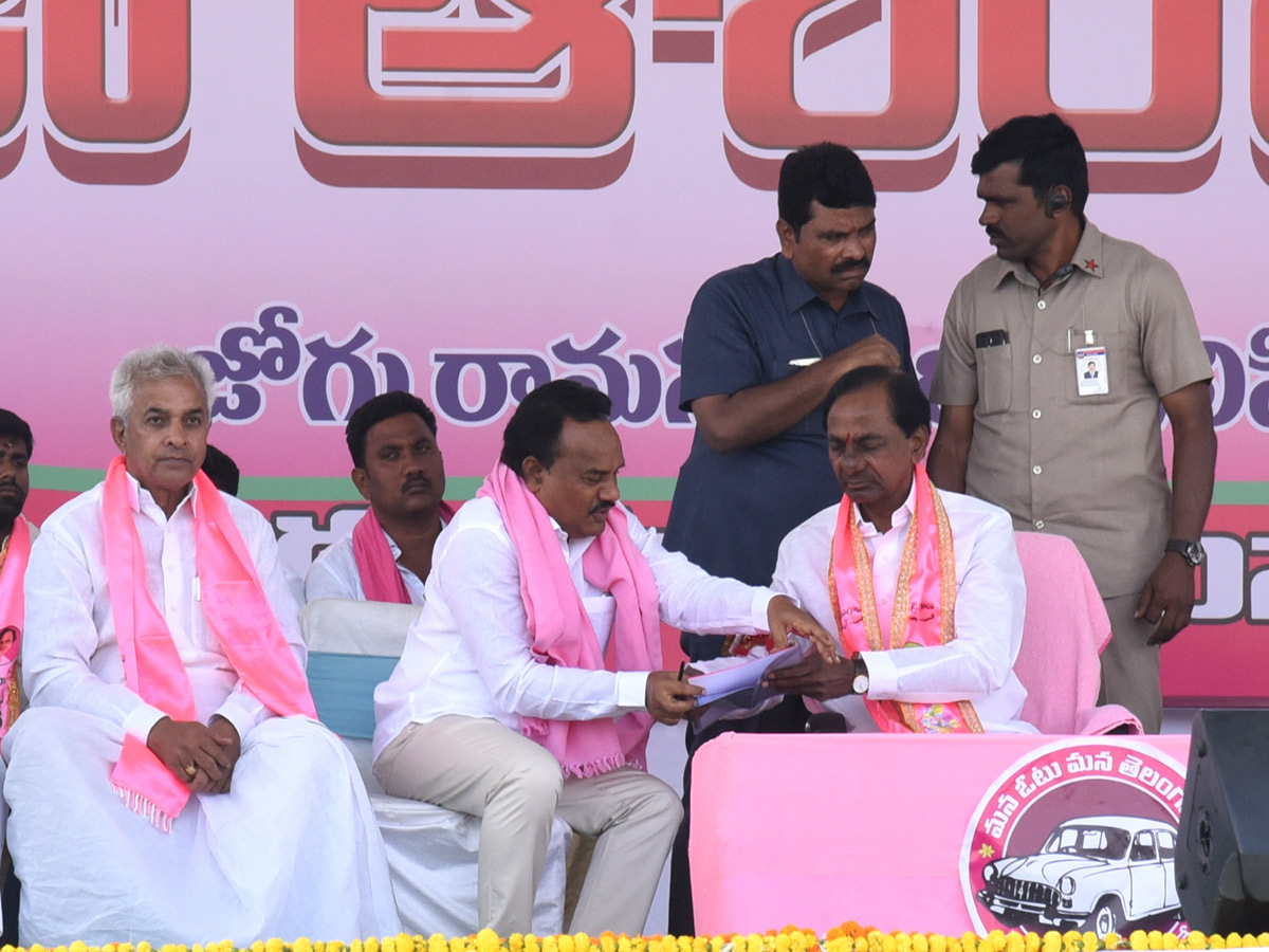 kcr public meeting photo Gallery - Sakshi4