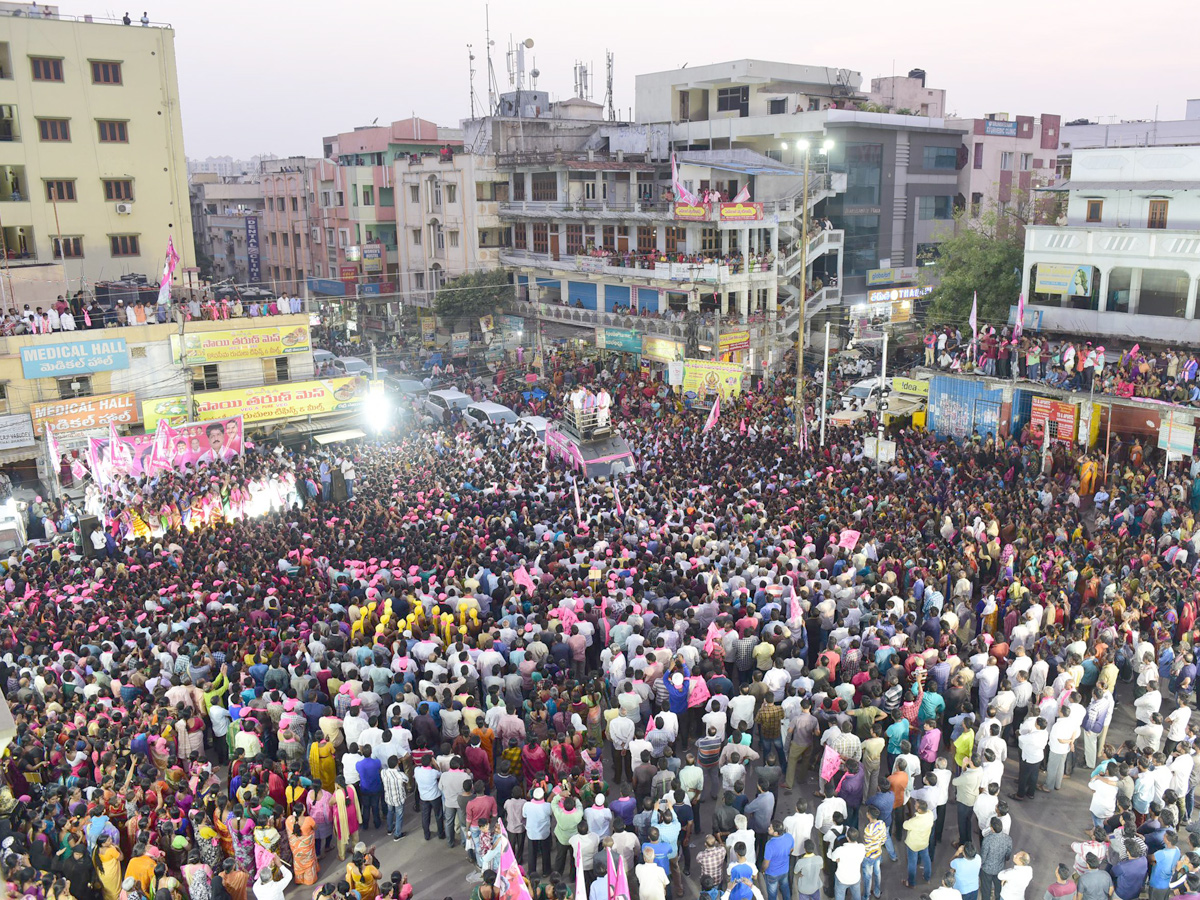 ktr road show in kukatpally photo Gallery - Sakshi2