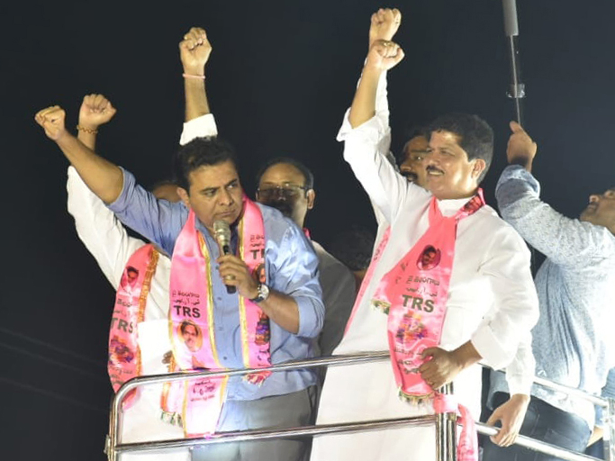 ktr road show in kukatpally photo Gallery - Sakshi10