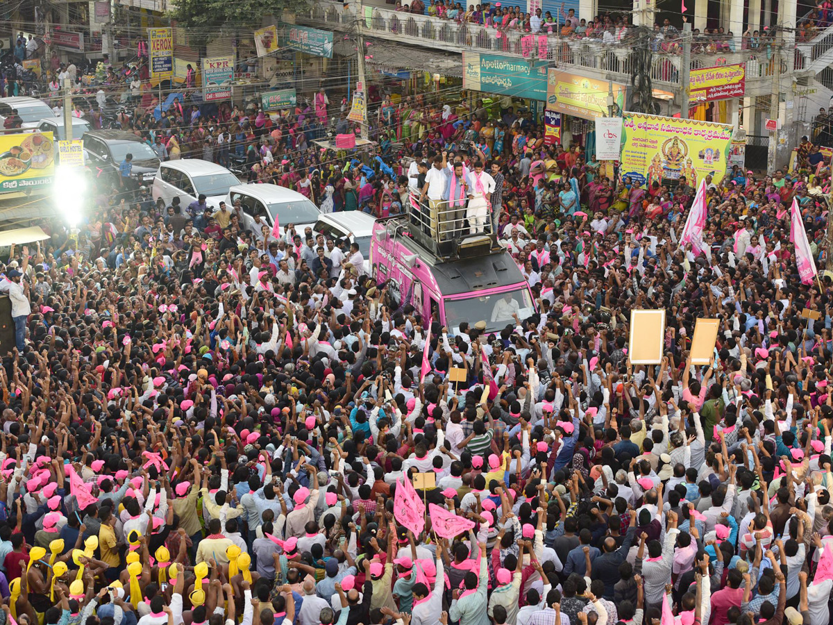 ktr road show in kukatpally photo Gallery - Sakshi3