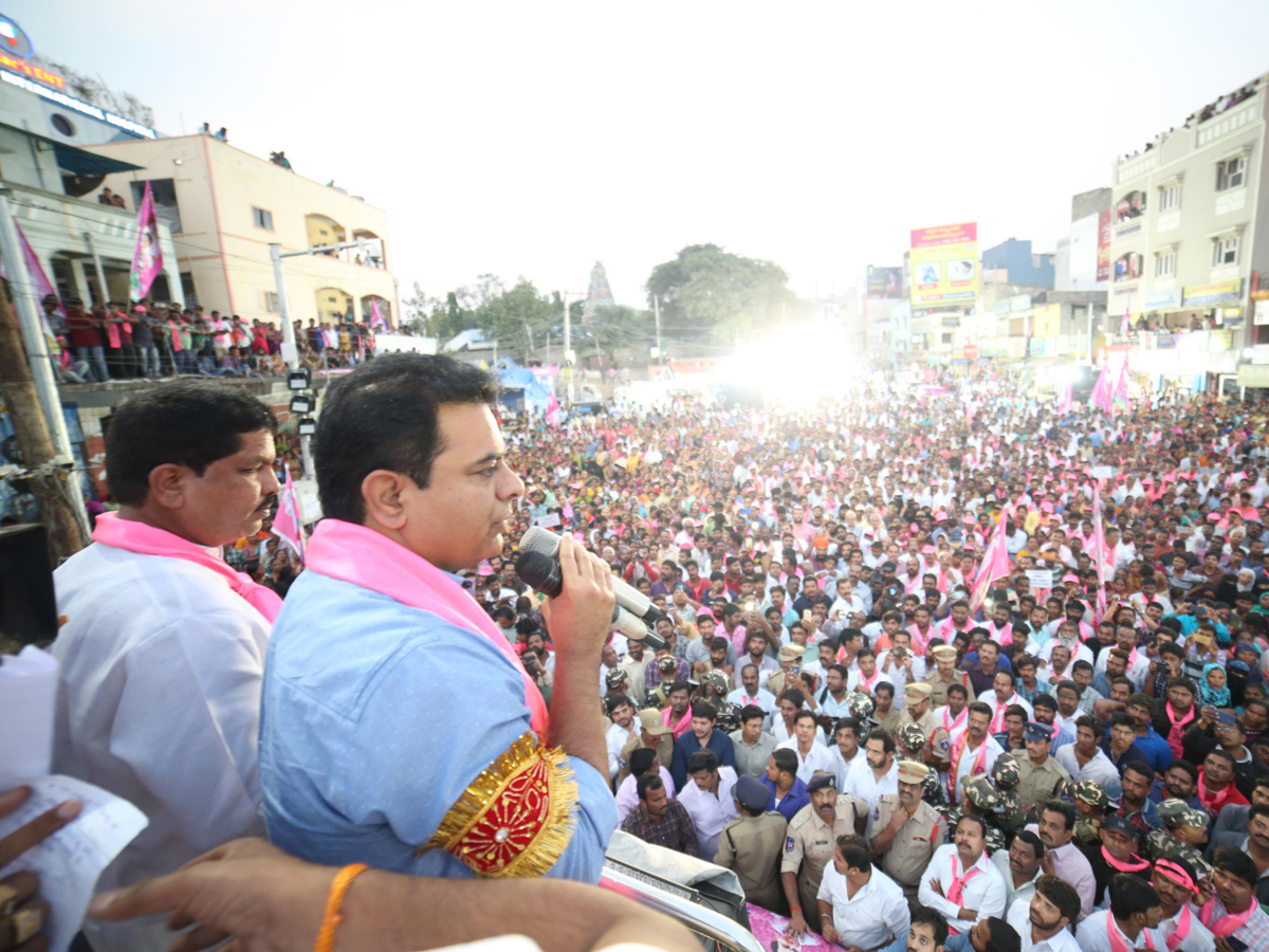 ktr road show in kukatpally photo Gallery - Sakshi1