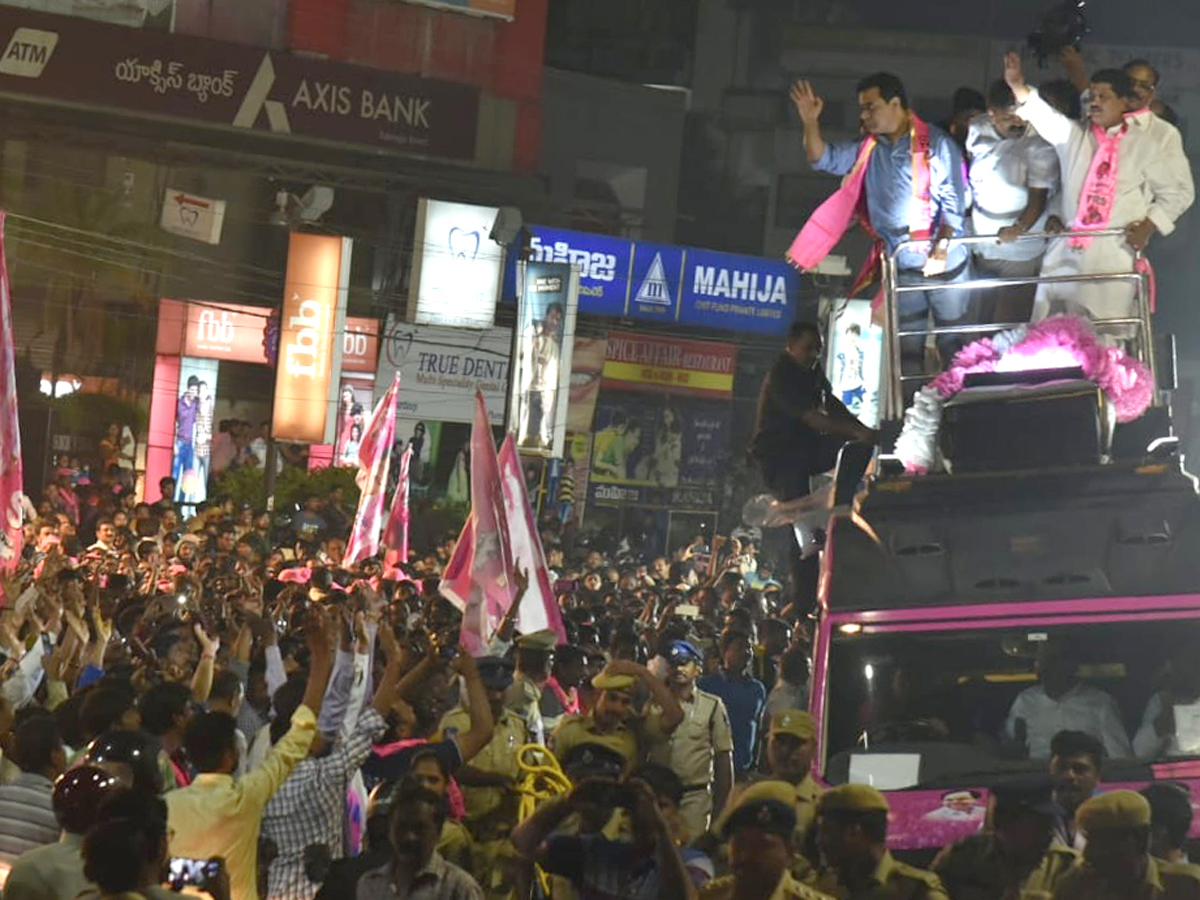 ktr road show in kukatpally photo Gallery - Sakshi9