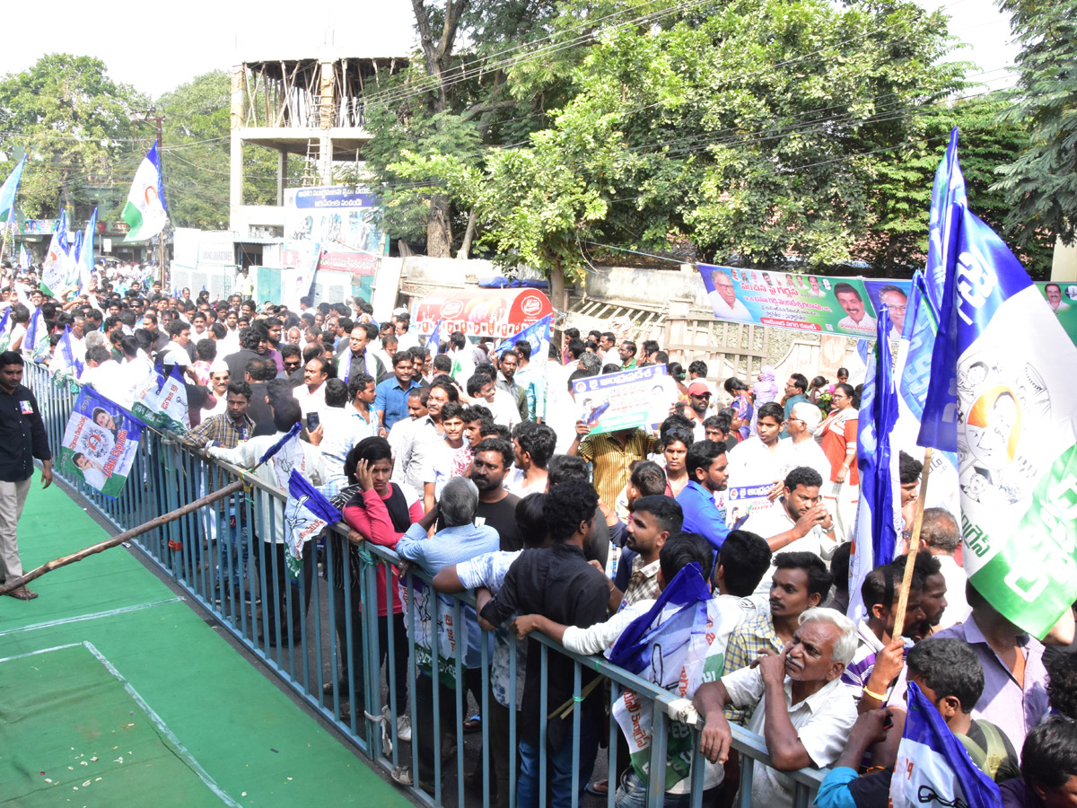 Ysrcp Vanchana Pai Garjana Programme At Kakinada  - Sakshi13