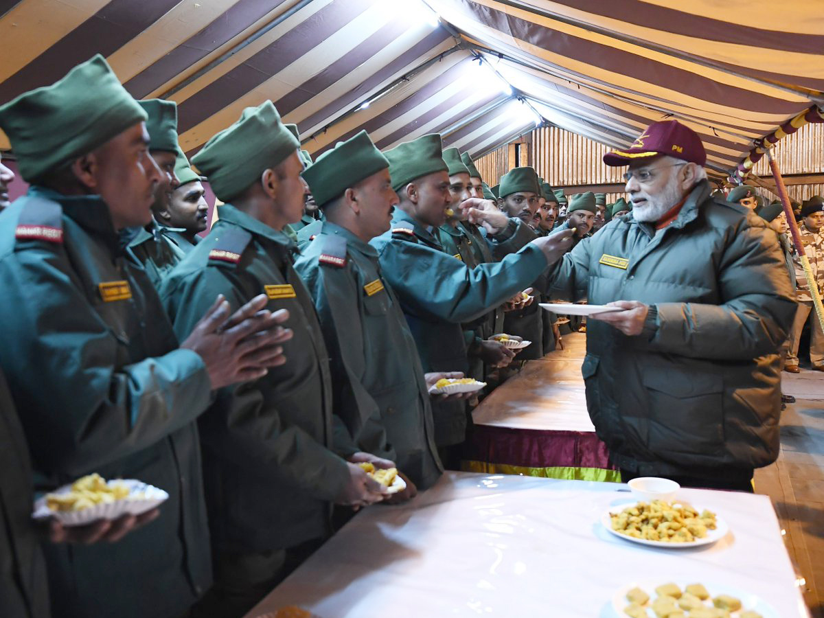 PM Shri Narendra Modi performs puja at Kedarnath Temple Photo Gallery - Sakshi1