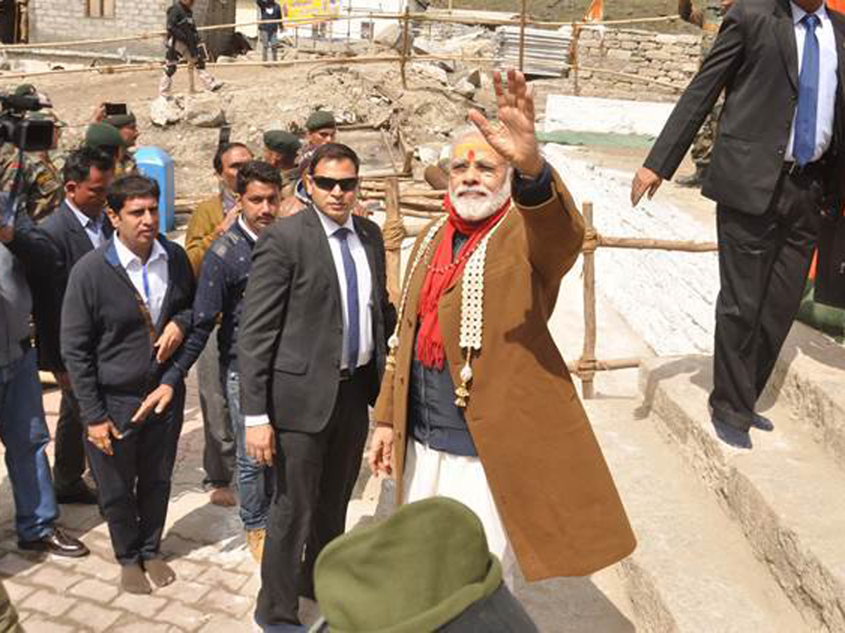 PM Shri Narendra Modi performs puja at Kedarnath Temple Photo Gallery - Sakshi6