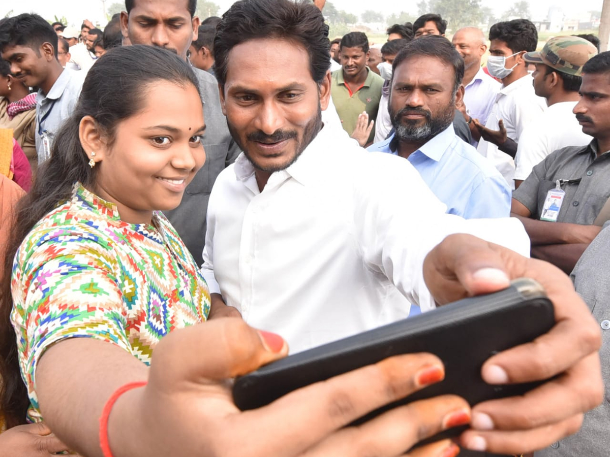 YS Jagan PrajaSankalpaYatra Day 318th Photo Gallery - Sakshi2