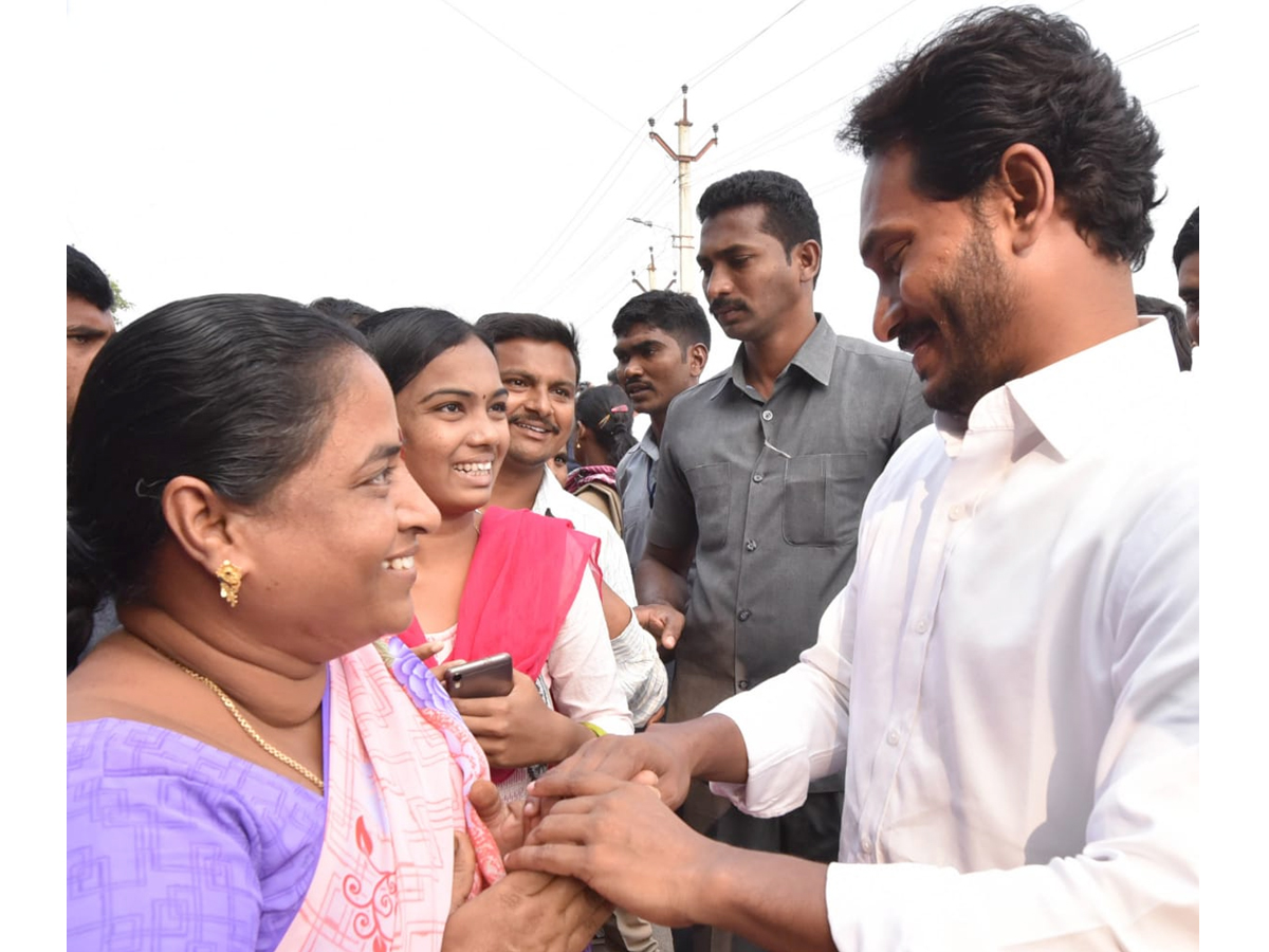 YS Jagan PrajaSankalpaYatra Day 318th Photo Gallery - Sakshi14