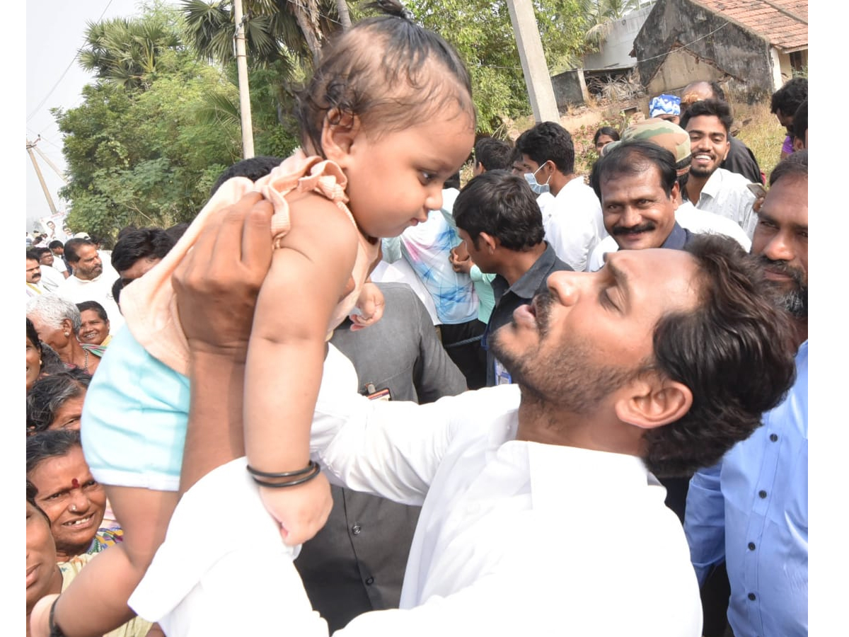 YS Jagan PrajaSankalpaYatra Day 318th Photo Gallery - Sakshi16