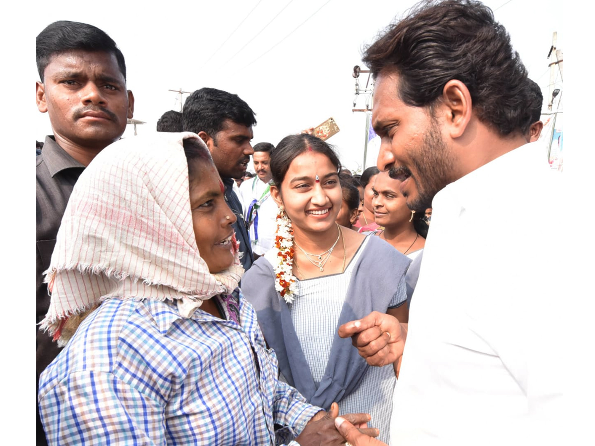 YS Jagan PrajaSankalpaYatra Day 318th Photo Gallery - Sakshi17