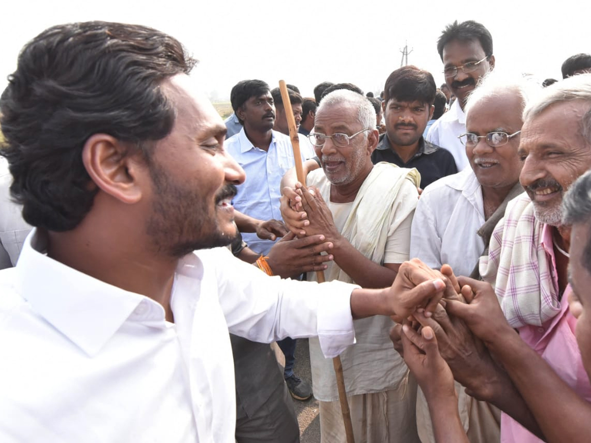 YS Jagan PrajaSankalpaYatra Day 318th Photo Gallery - Sakshi3