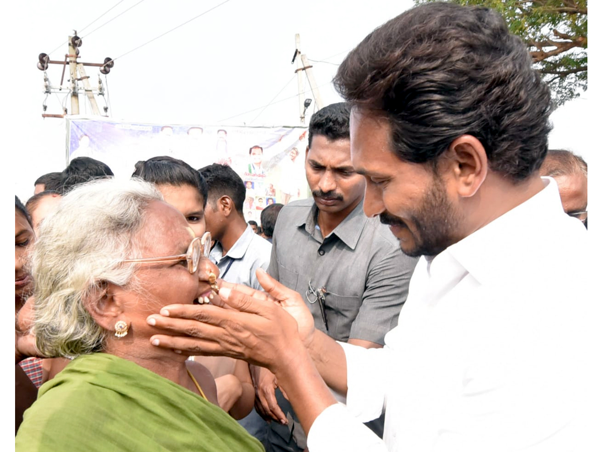 YS Jagan PrajaSankalpaYatra Day 318th Photo Gallery - Sakshi22