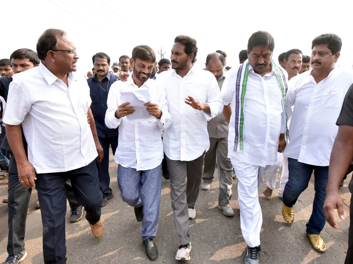 YS Jagan PrajaSankalpaYatra Day 318th Photo Gallery - Sakshi24