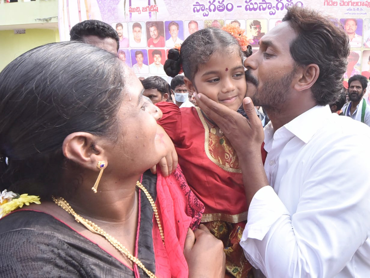 YS Jagan PrajaSankalpaYatra Day 318th Photo Gallery - Sakshi27