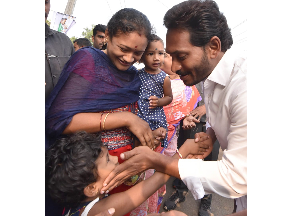 YS Jagan PrajaSankalpaYatra Day 318th Photo Gallery - Sakshi4