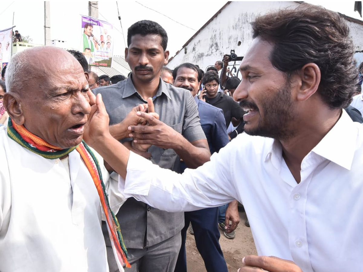 YS Jagan PrajaSankalpaYatra Day 318th Photo Gallery - Sakshi31