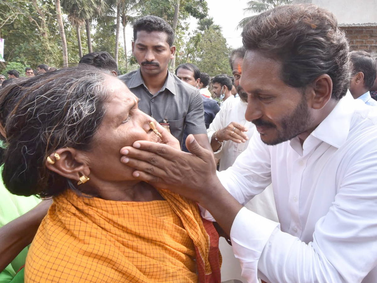 YS Jagan PrajaSankalpaYatra Day 318th Photo Gallery - Sakshi36