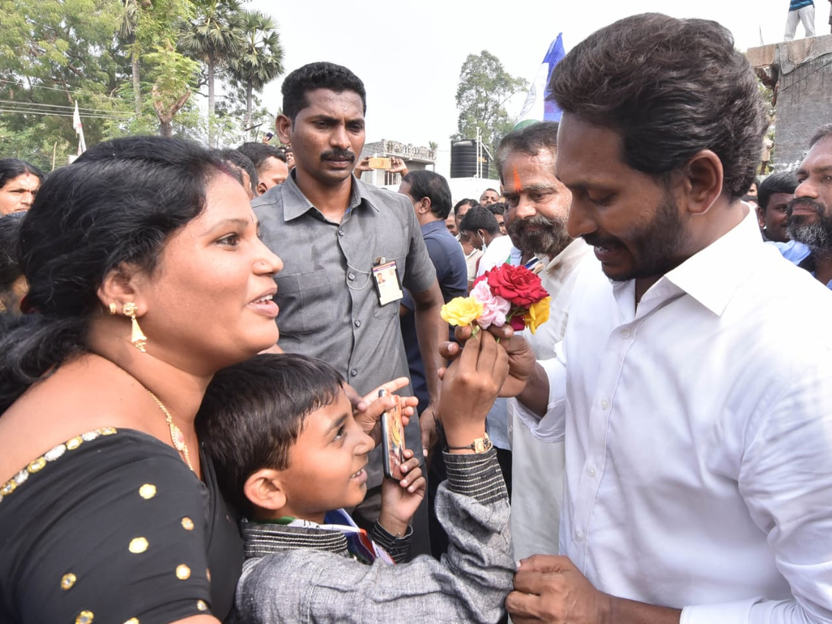 YS Jagan PrajaSankalpaYatra Day 318th Photo Gallery - Sakshi42