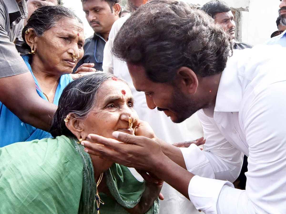 YS Jagan PrajaSankalpaYatra Day 318th Photo Gallery - Sakshi43