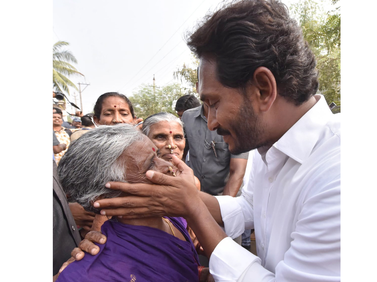 YS Jagan PrajaSankalpaYatra Day 318th Photo Gallery - Sakshi7