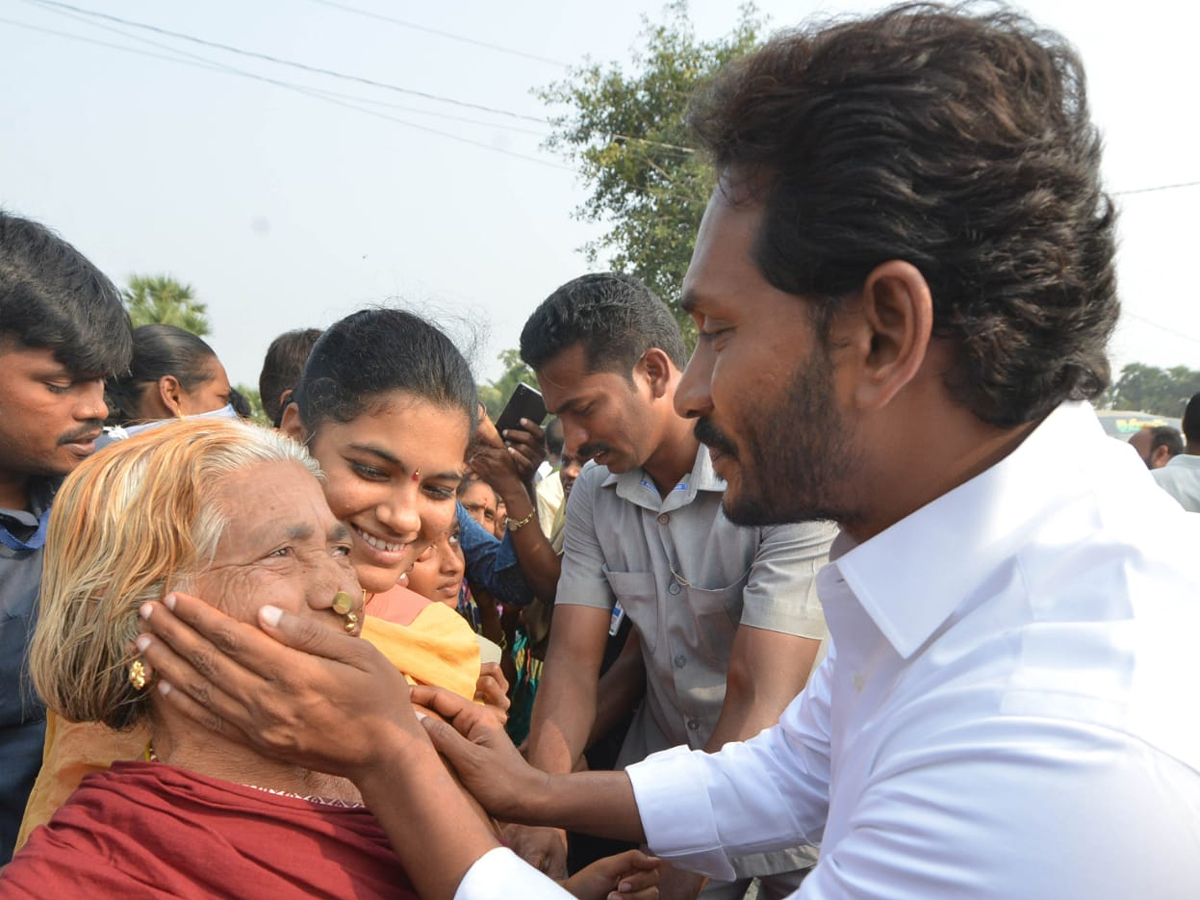 YS Jagan PrajaSankalpaYatra Day 319th Photo Gallery - Sakshi10