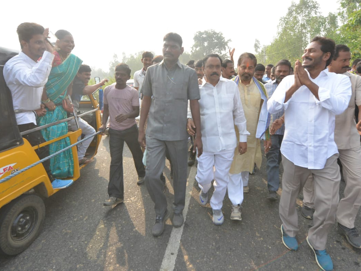 YS Jagan PrajaSankalpaYatra Day 319th Photo Gallery - Sakshi3