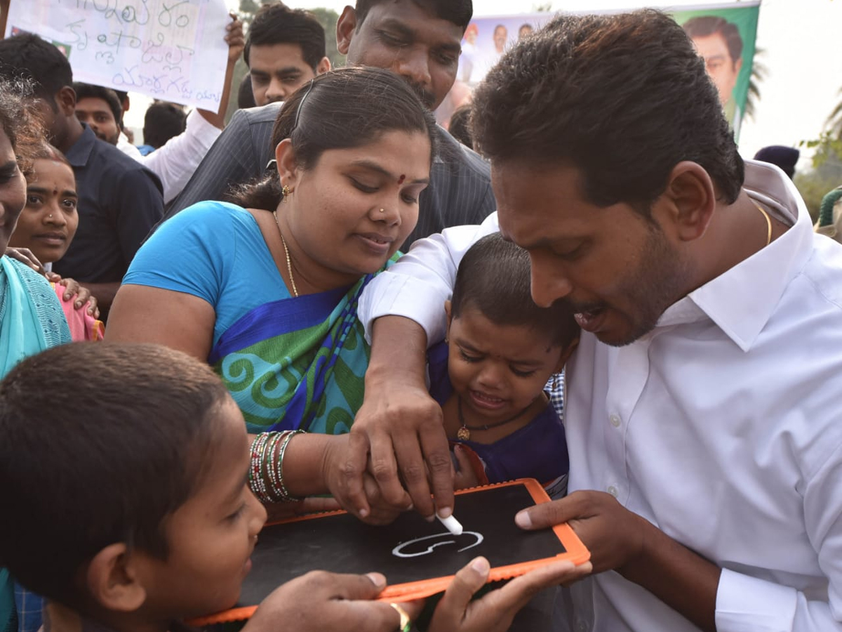 YS Jagan PrajaSankalpaYatra Day 321th Photo Gallery - Sakshi1