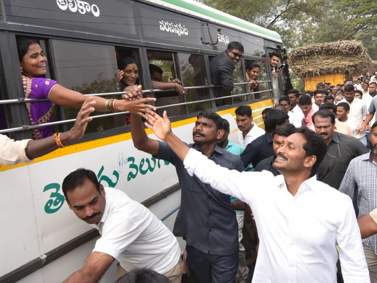 YS Jagan PrajaSankalpaYatra Day 321th Photo Gallery - Sakshi10