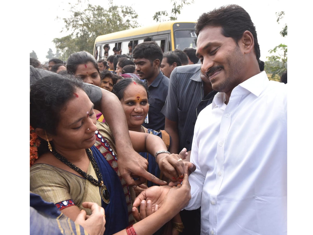 YS Jagan PrajaSankalpaYatra Day 321th Photo Gallery - Sakshi14