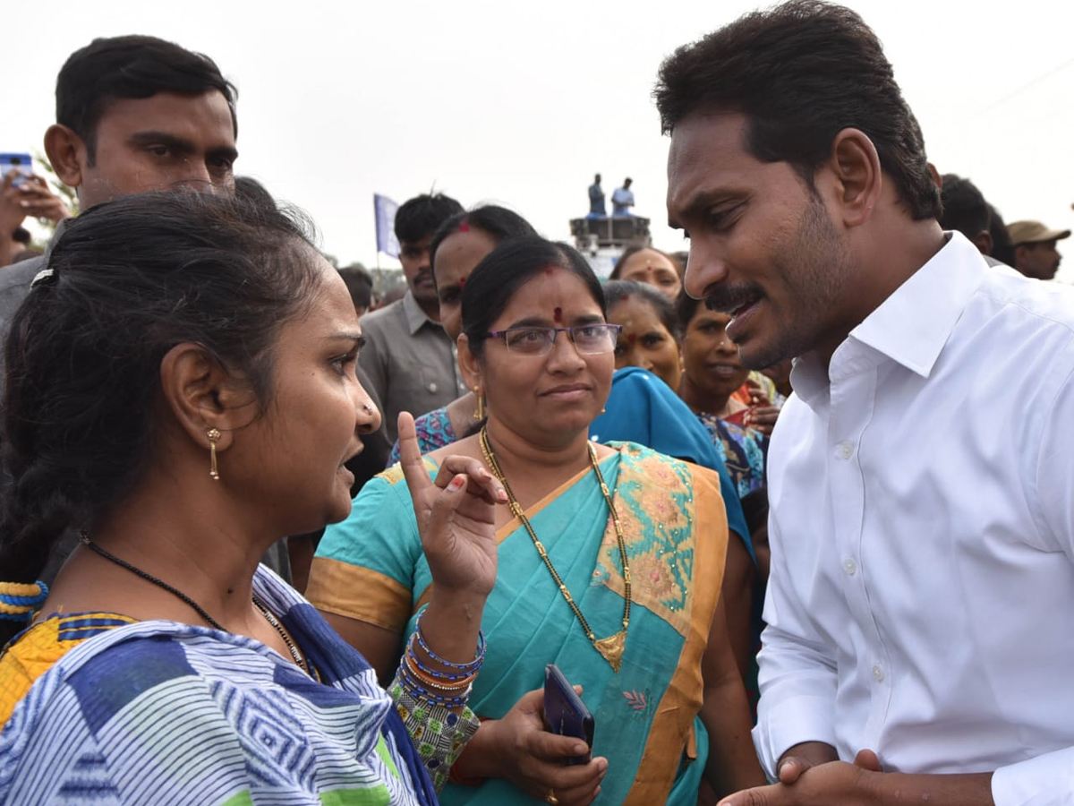 YS Jagan PrajaSankalpaYatra Day 321th Photo Gallery - Sakshi15