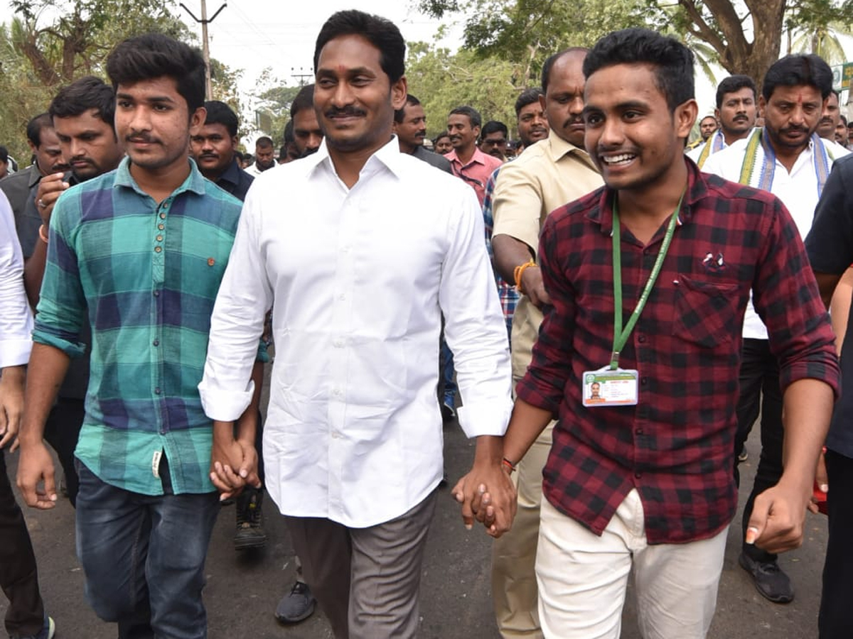 YS Jagan PrajaSankalpaYatra Day 321th Photo Gallery - Sakshi17