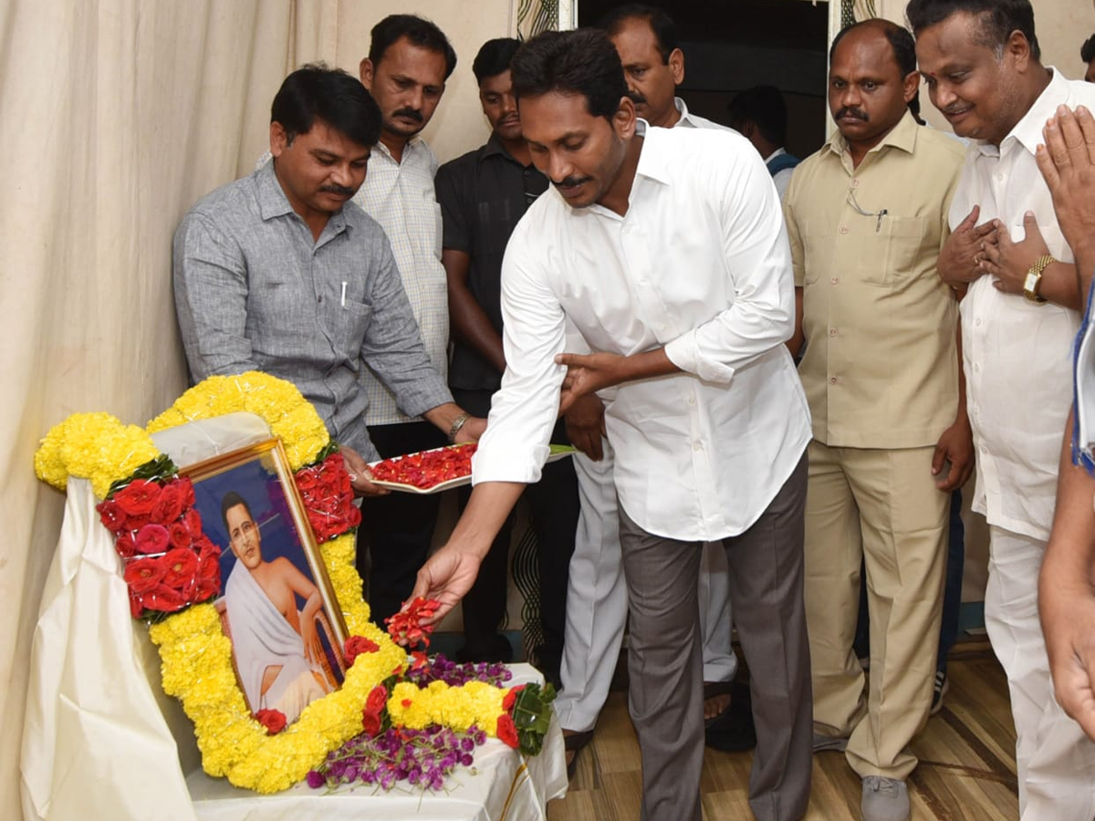 YS Jagan PrajaSankalpaYatra Day 321th Photo Gallery - Sakshi18