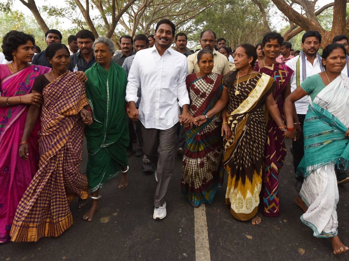 YS Jagan PrajaSankalpaYatra Day 321th Photo Gallery - Sakshi3