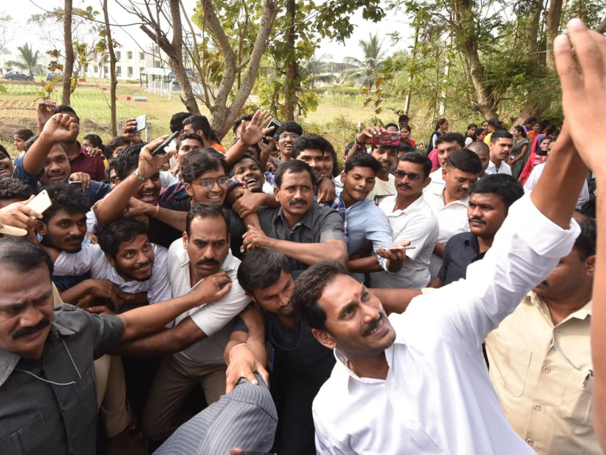 YS Jagan PrajaSankalpaYatra Day 321th Photo Gallery - Sakshi5