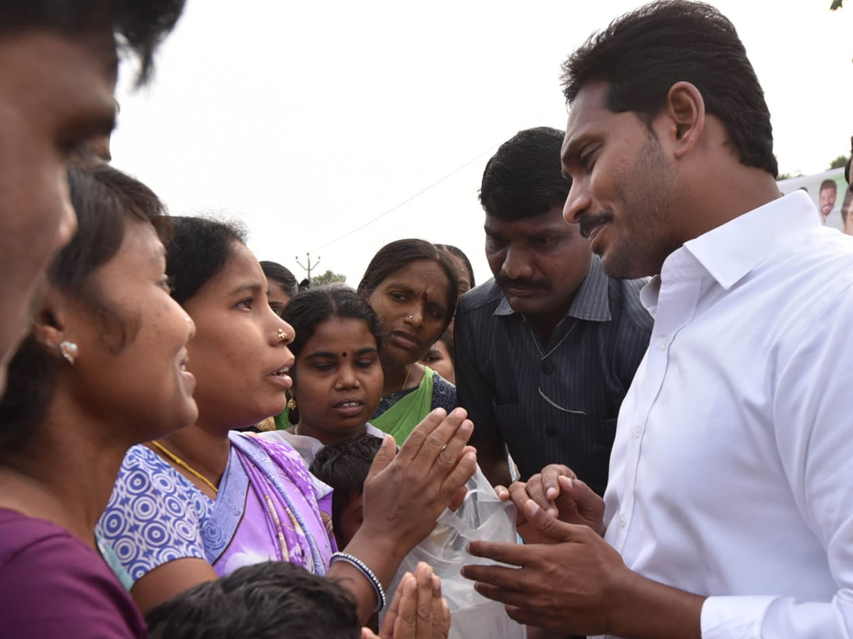 YS Jagan PrajaSankalpaYatra Day 321th Photo Gallery - Sakshi7