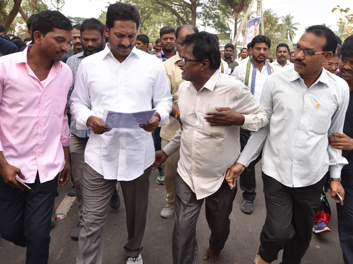 YS Jagan PrajaSankalpaYatra Day 321th Photo Gallery - Sakshi8