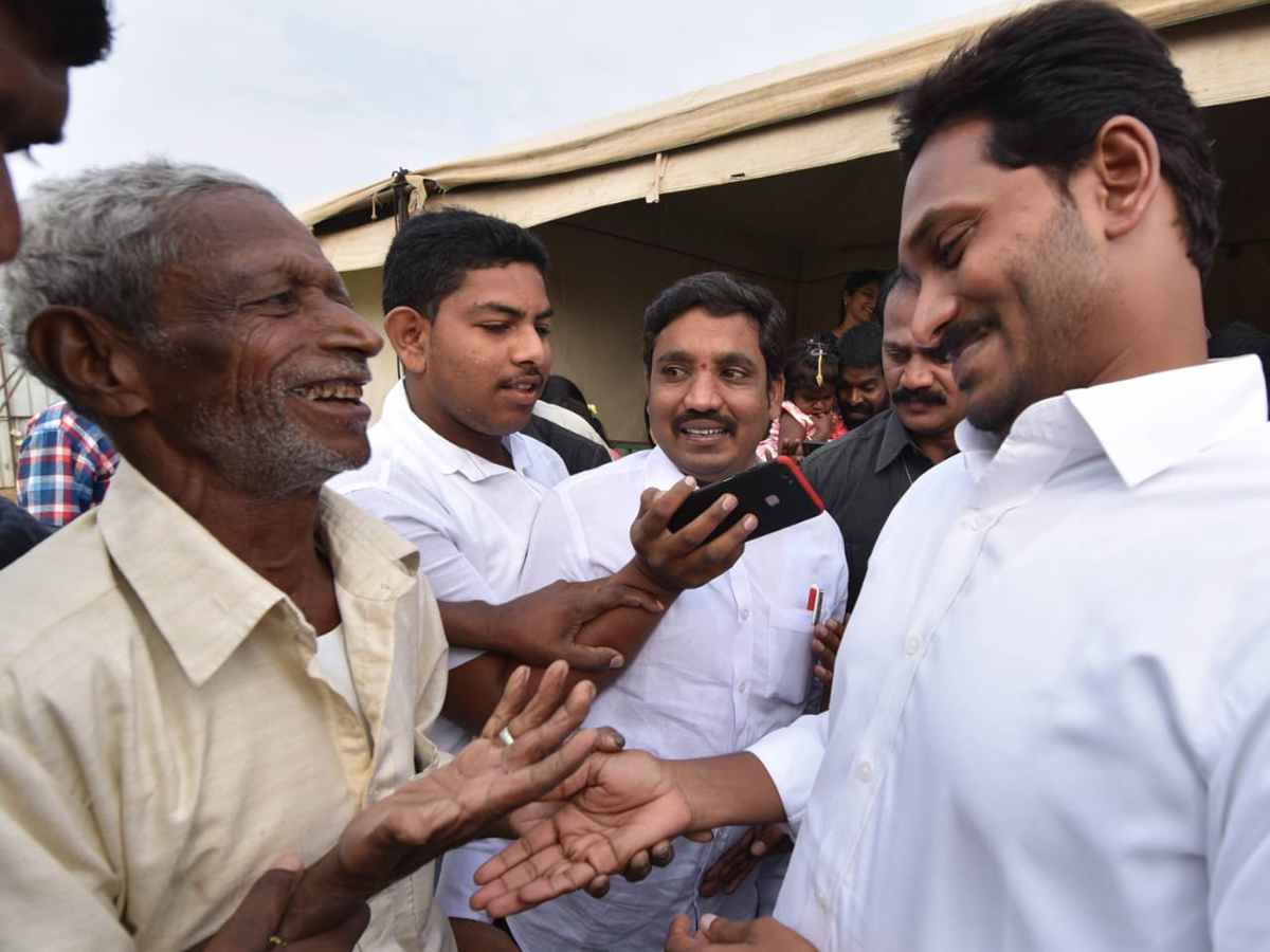 YS Jagan PrajaSankalpaYatra Day 321th Photo Gallery - Sakshi9