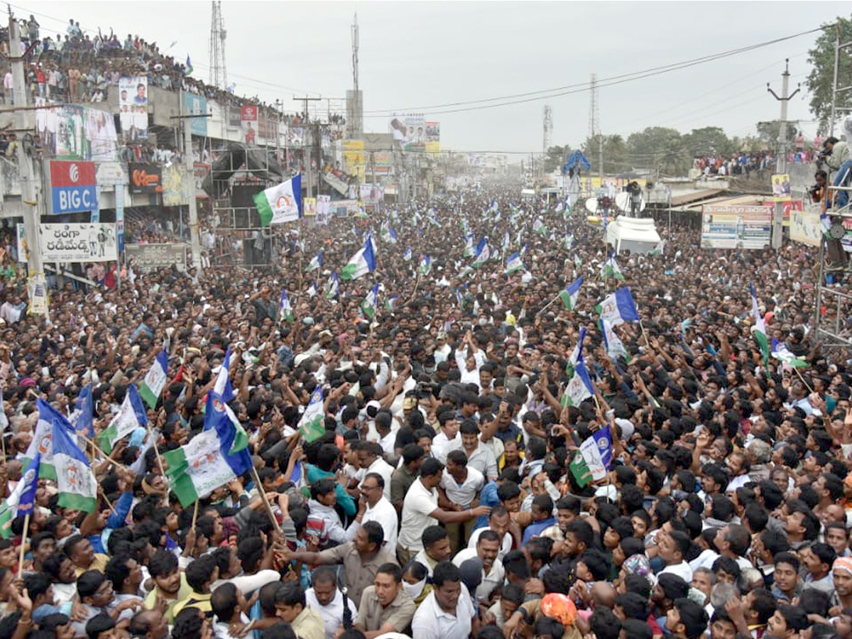 YS Jagan PrajaSankalpaYatra public meeting narasannapeta photo gallery - Sakshi11