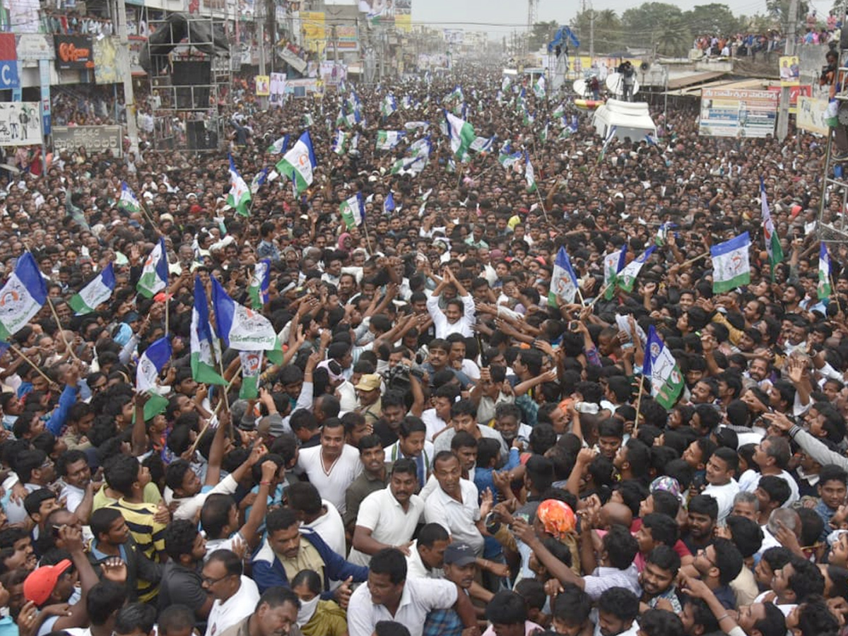 YS Jagan PrajaSankalpaYatra public meeting narasannapeta photo gallery - Sakshi14